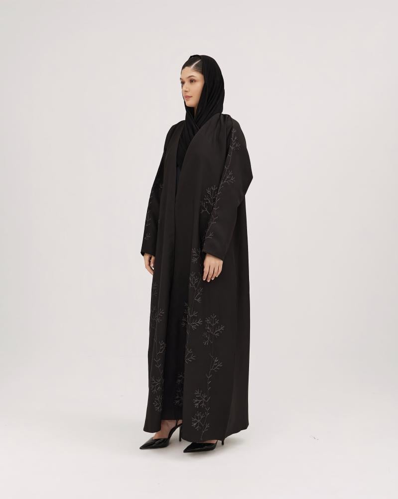 عباية لف مطرزة
