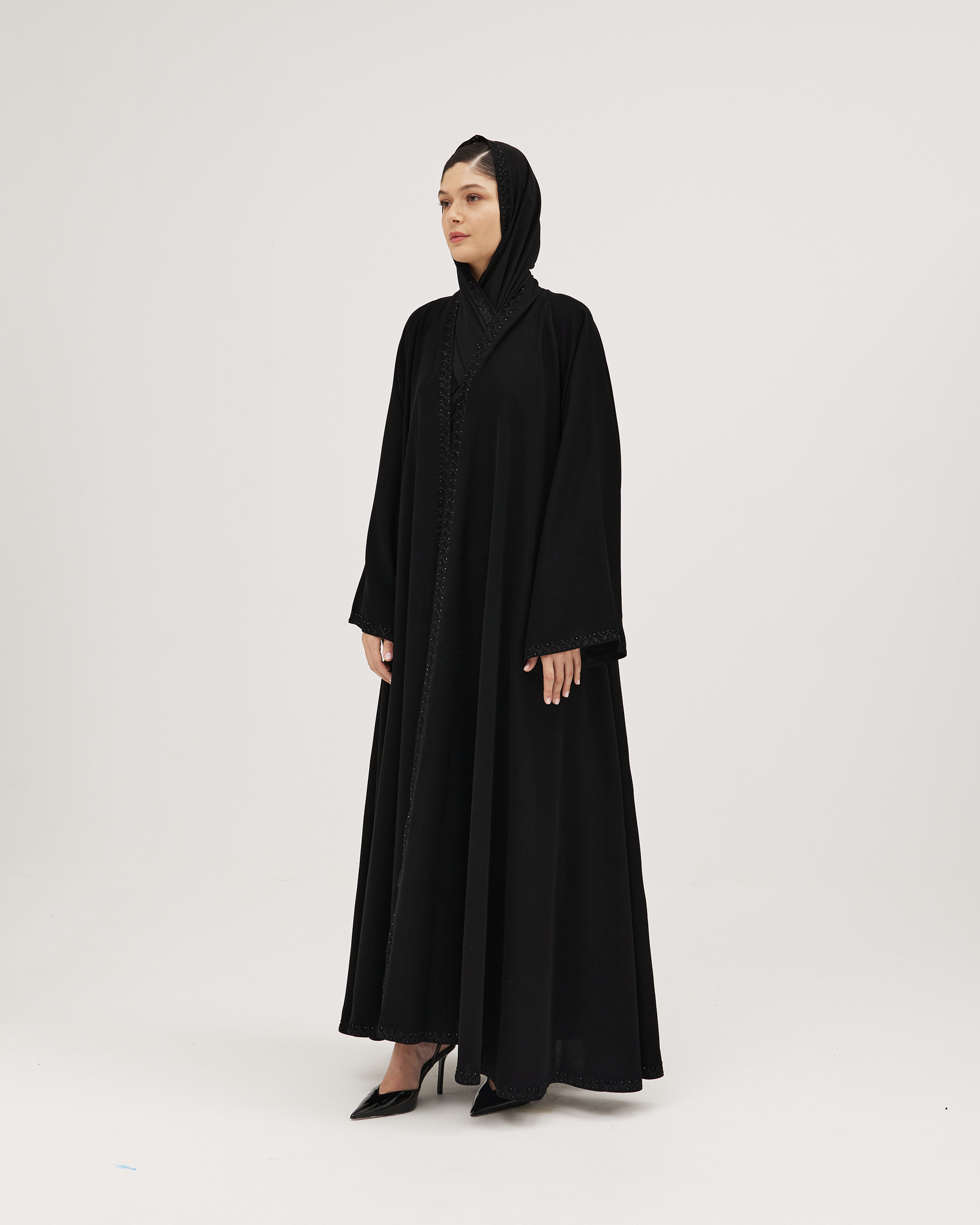 عباية باربي لون اسود