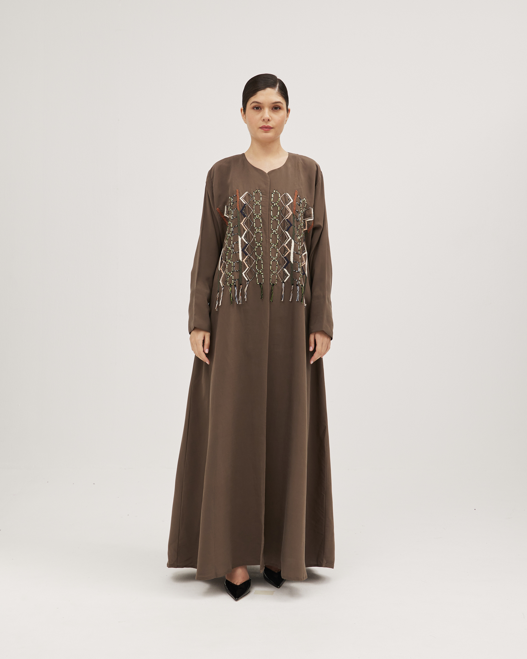 عباية مطرزة أنيقة