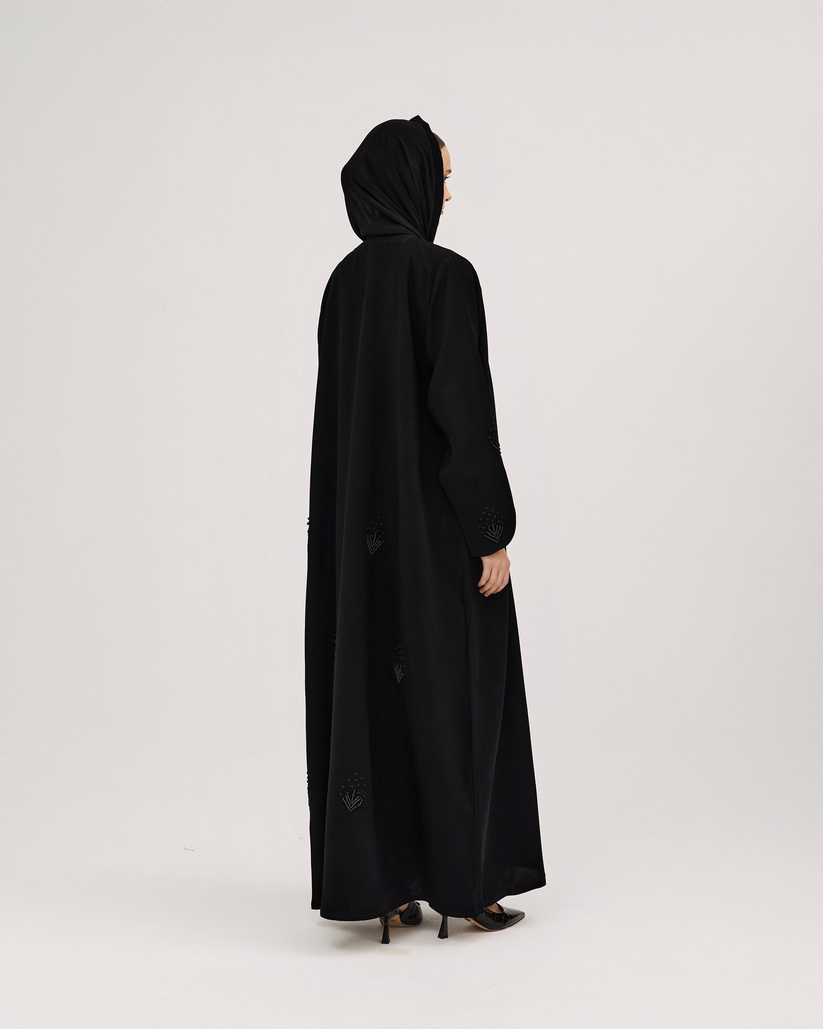 عباية بشك على الياقة