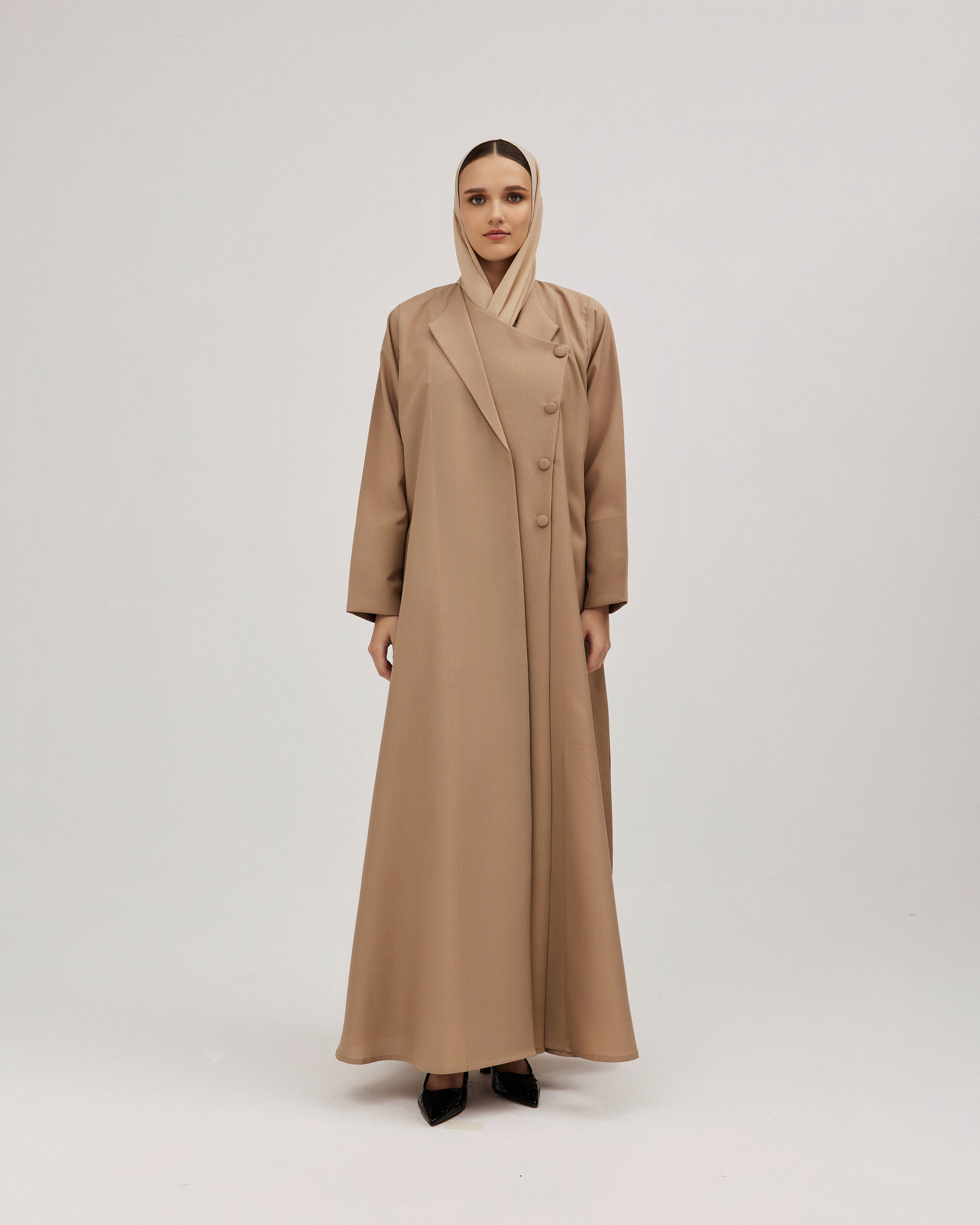 عباية ملونه بأزرار جانبية