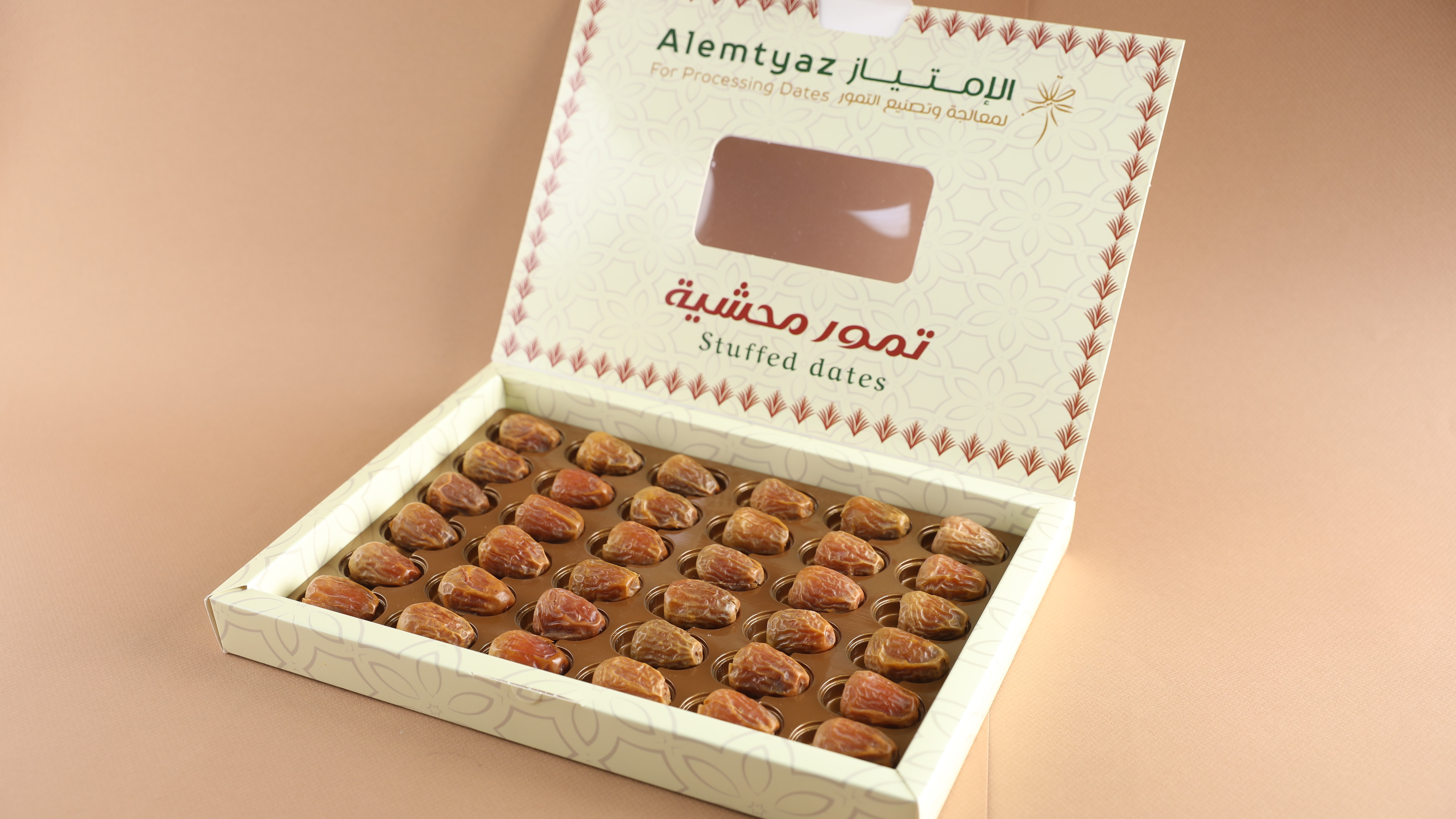 تمر محشي بزبدة الفول السوداني