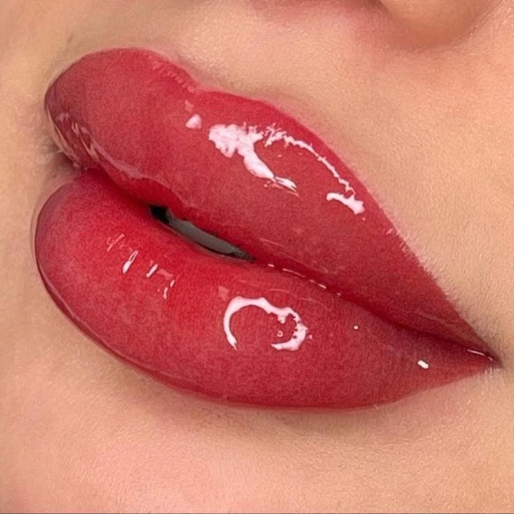  ريفلوشن قلوس ملمع شفاه باوت بومب شيمر- cherry sheer red 