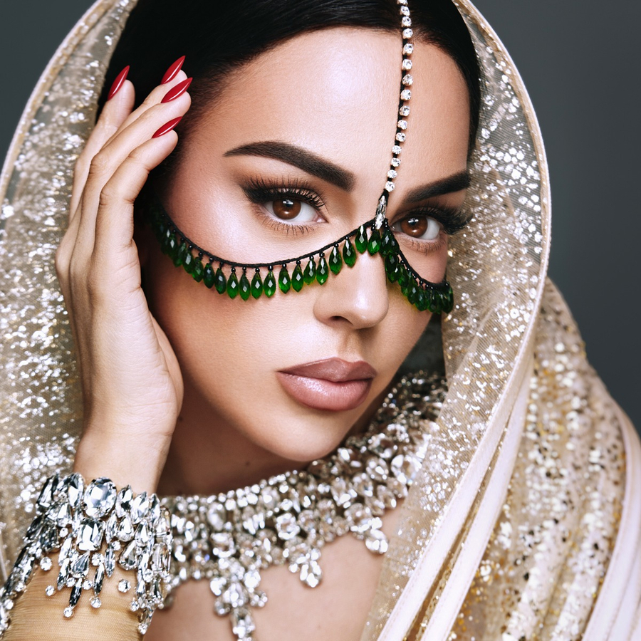  عدسات ملونة من امارا - بسكت 
