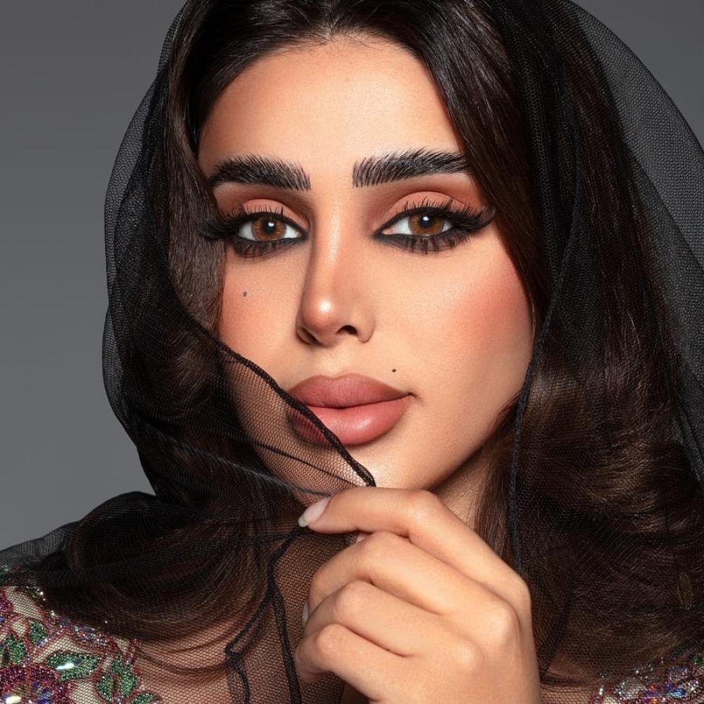  عدسات ملونة من امارا - عيون المها 