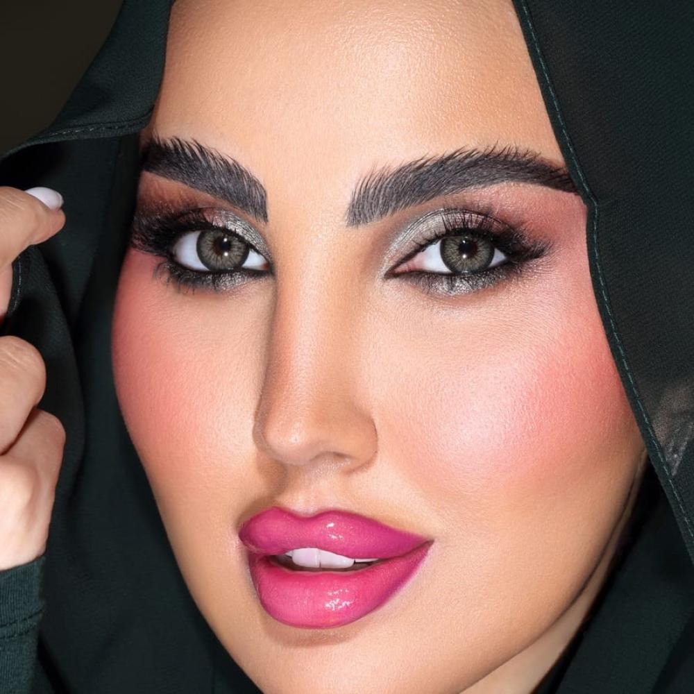  عدسات ملونة من امارا - سناك 