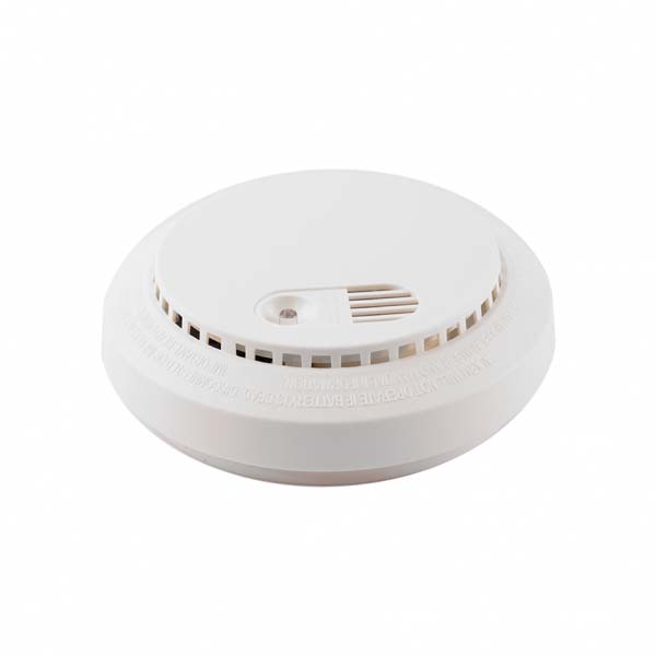 Compact wireless fire and smoke detector in white – battery operated