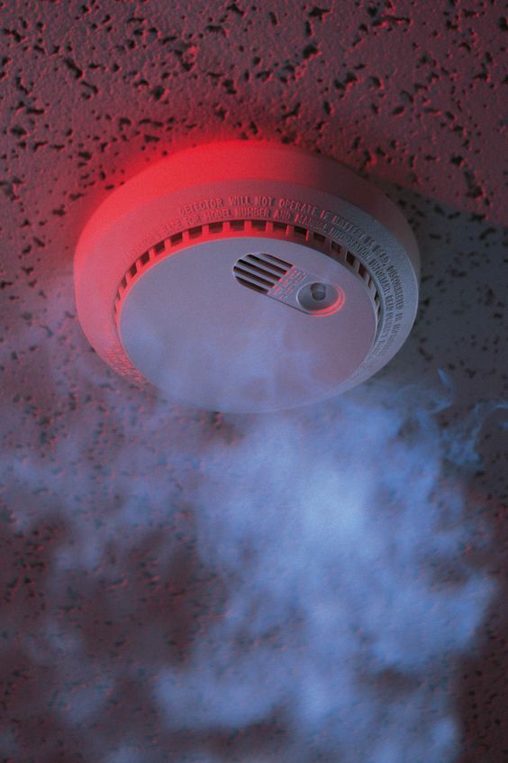 Installing the wireless smoke detector on a home ceiling without wiring
