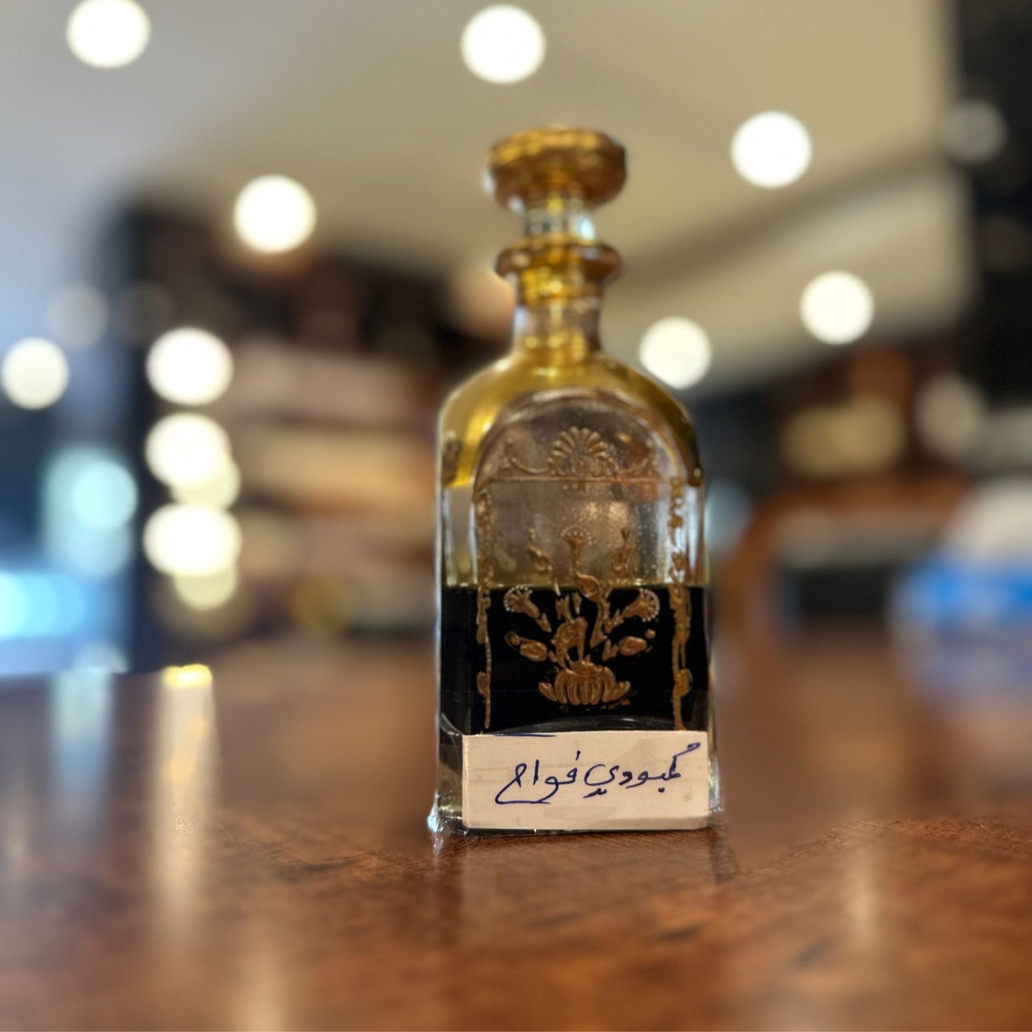 دهن عود كمبودي فواح