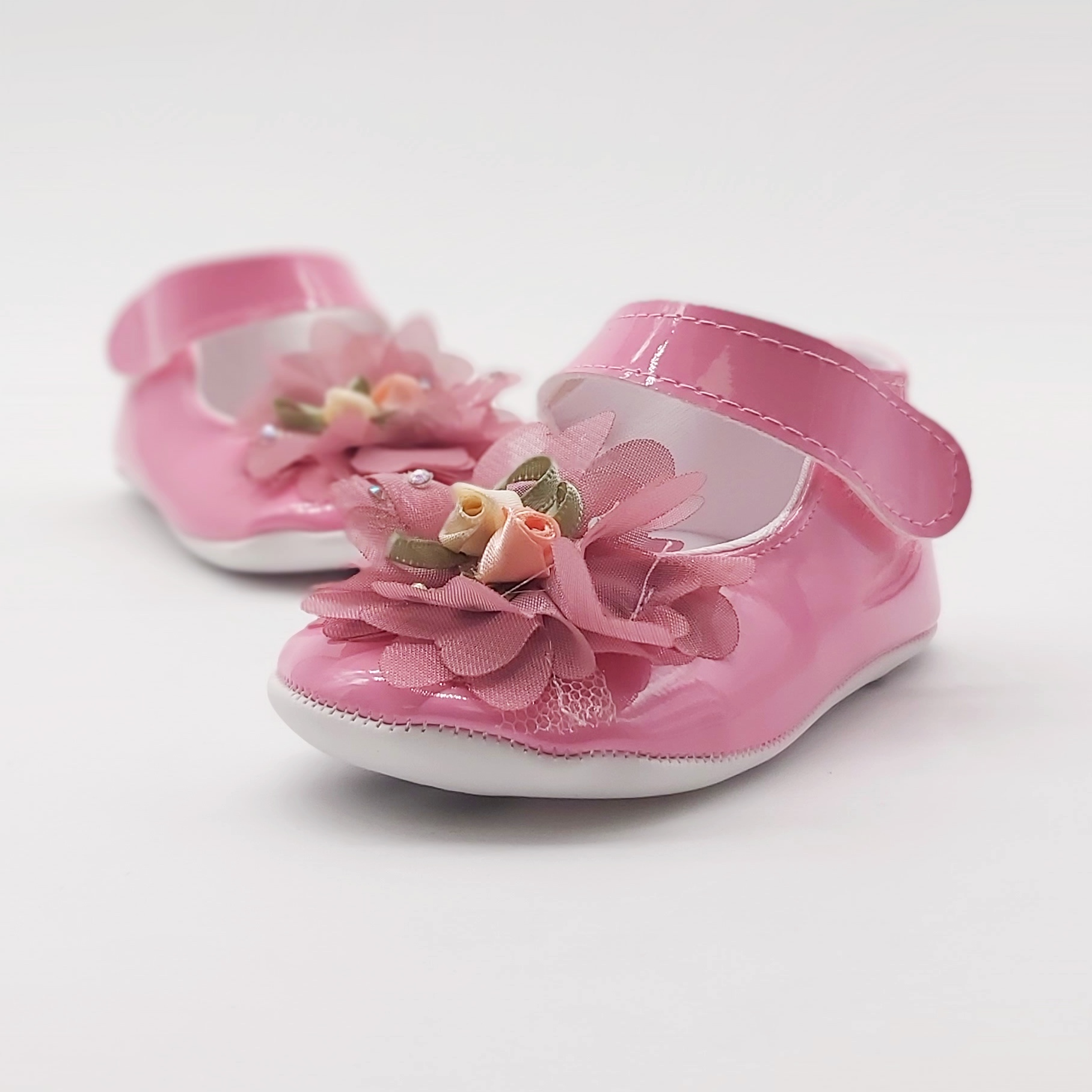 حذاء للمواليد لون وردي مزيّن بوردة من بيبي باتيني 