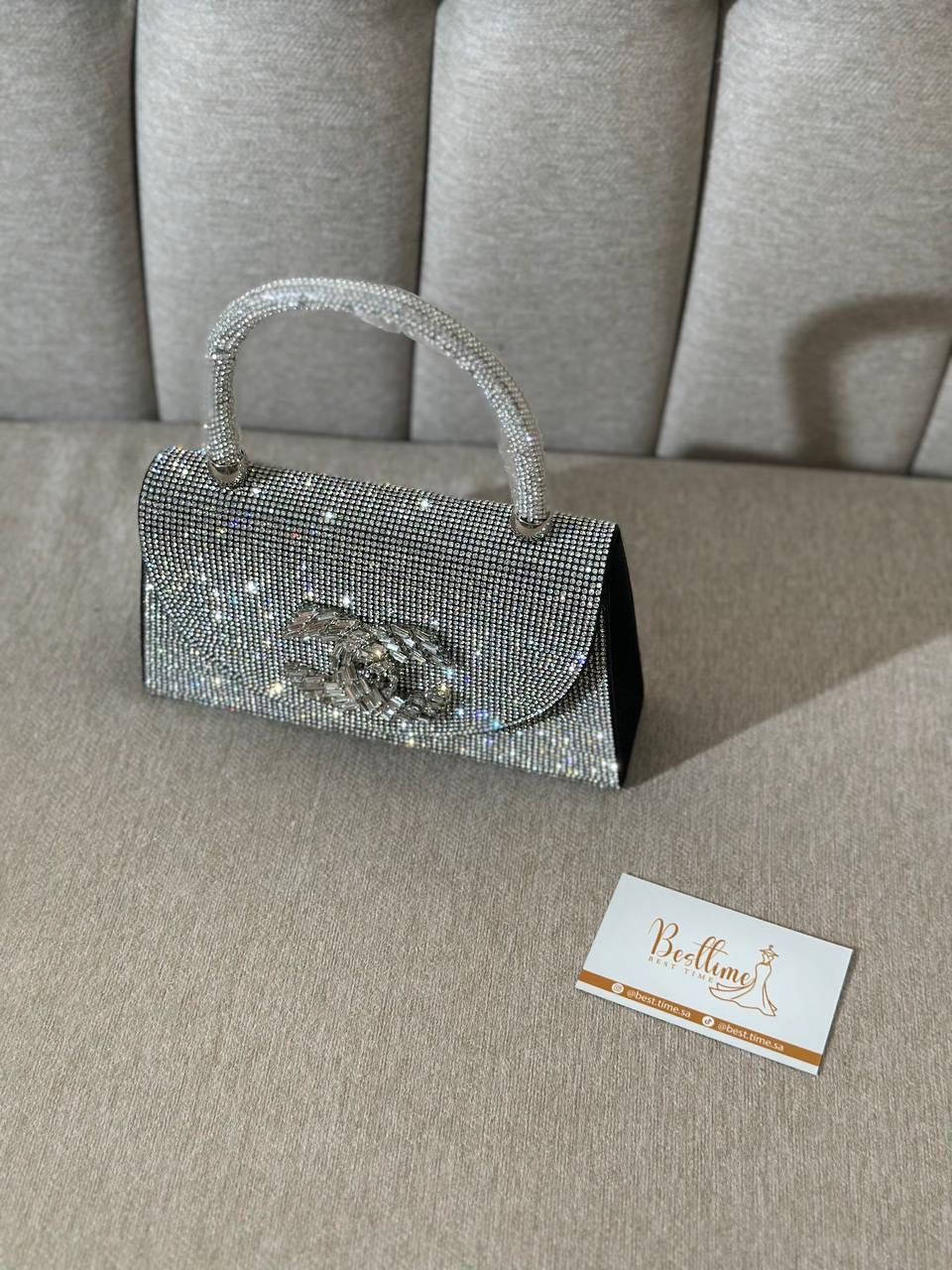  شنطة راقية فضي واسود 