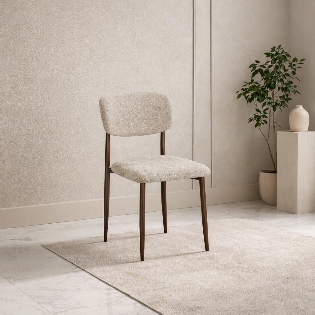  كرسي طعام بيج فاتح بأرجل خشبية بنية 