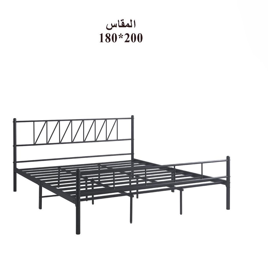  سرير حديد أسود 180×200 بهيكل متين وخطوط هندسية أنيقة 