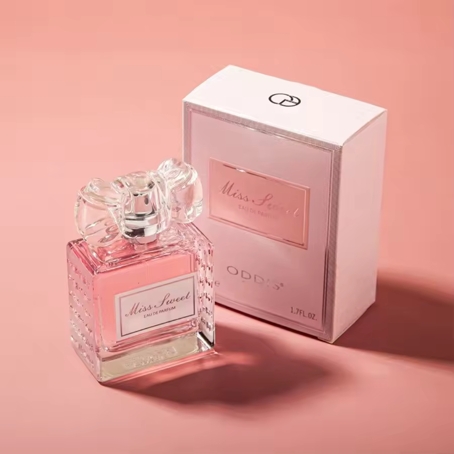 عطر يومي نسائي برائحة زهرية وثبات يدوم طويلاً