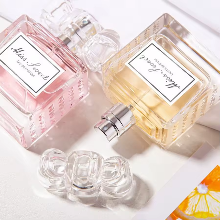 عطر يومي نسائي برائحة زهرية وثبات يدوم طويلاً