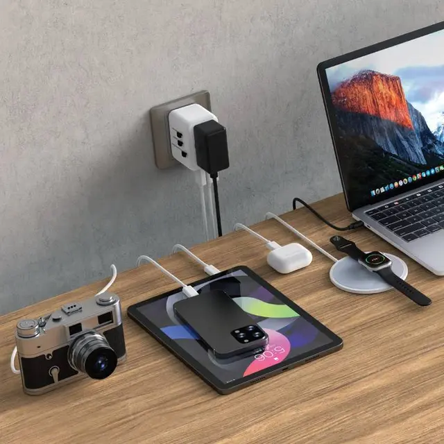 Green Lion 20W Universal Travel Adapter - White