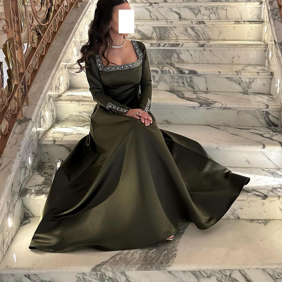  فستان سهرة مزين بالخرز زيتي  