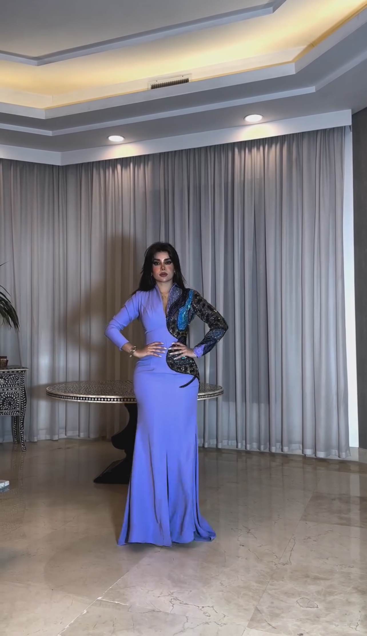  فستان سهرة  كريب استرتش فصوص ملونة 