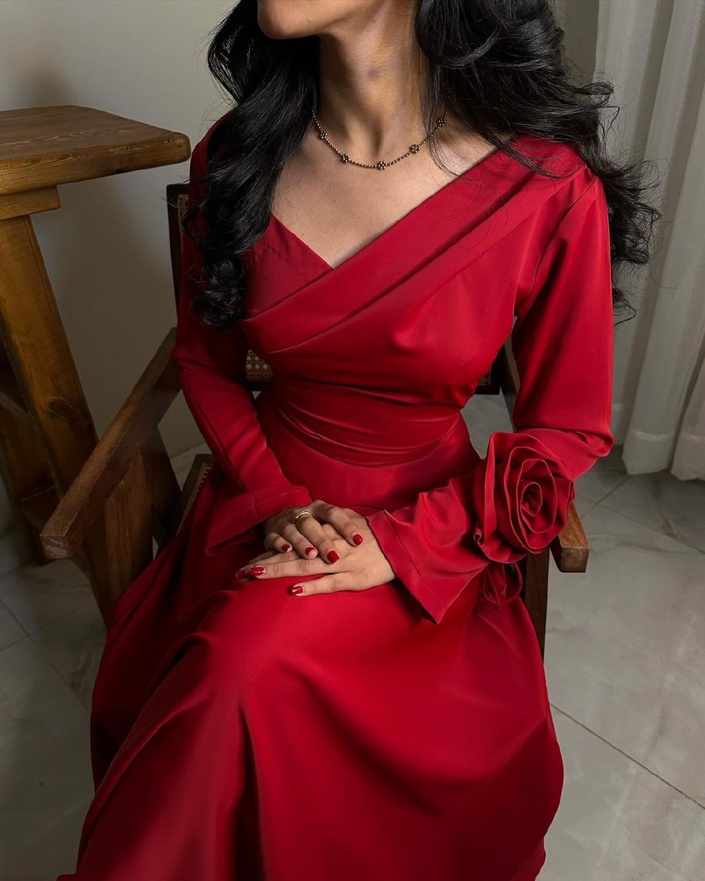  فستان سهرة باربي احمر اكمام طويلة  