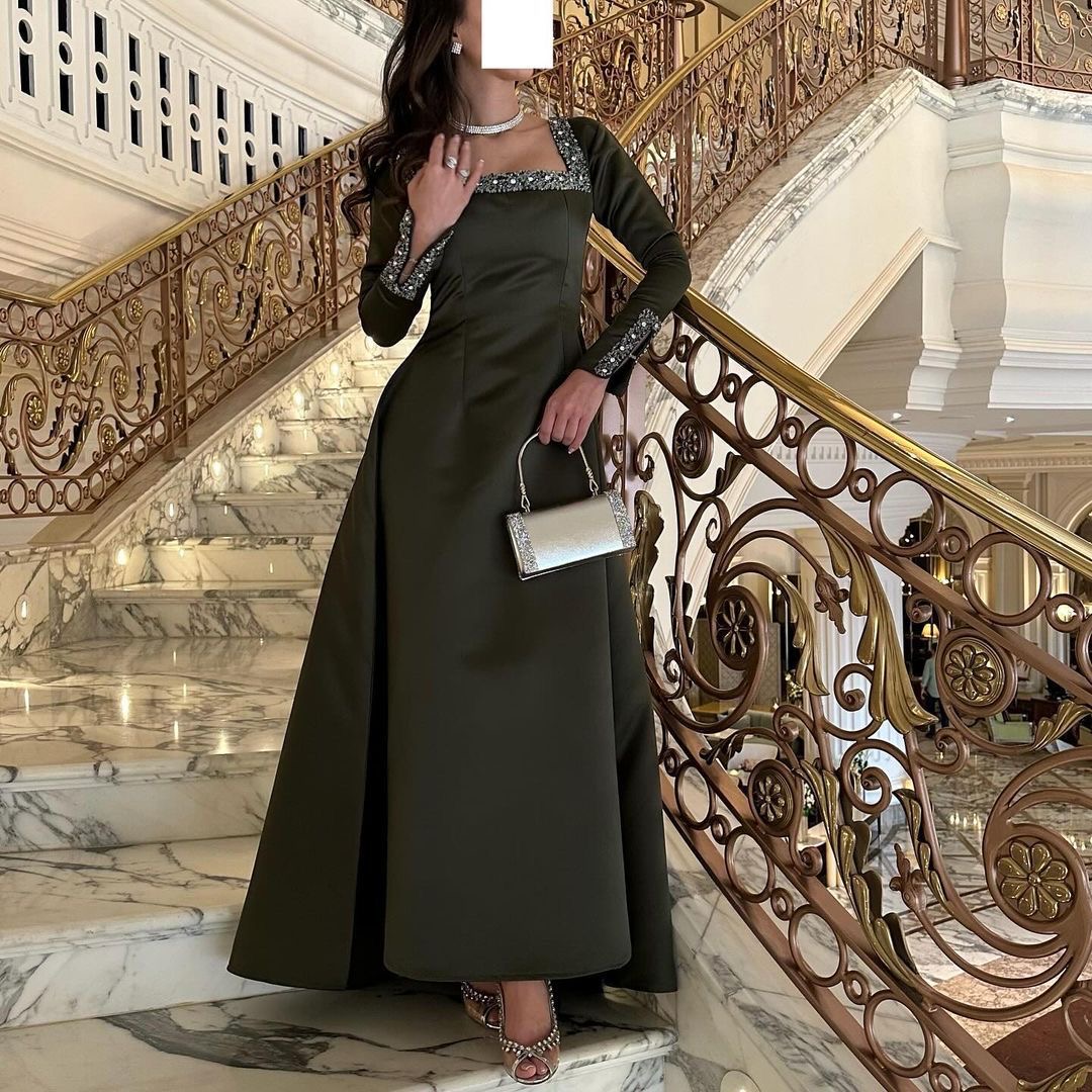  فستان سهرة مزين بالخرز زيتي  