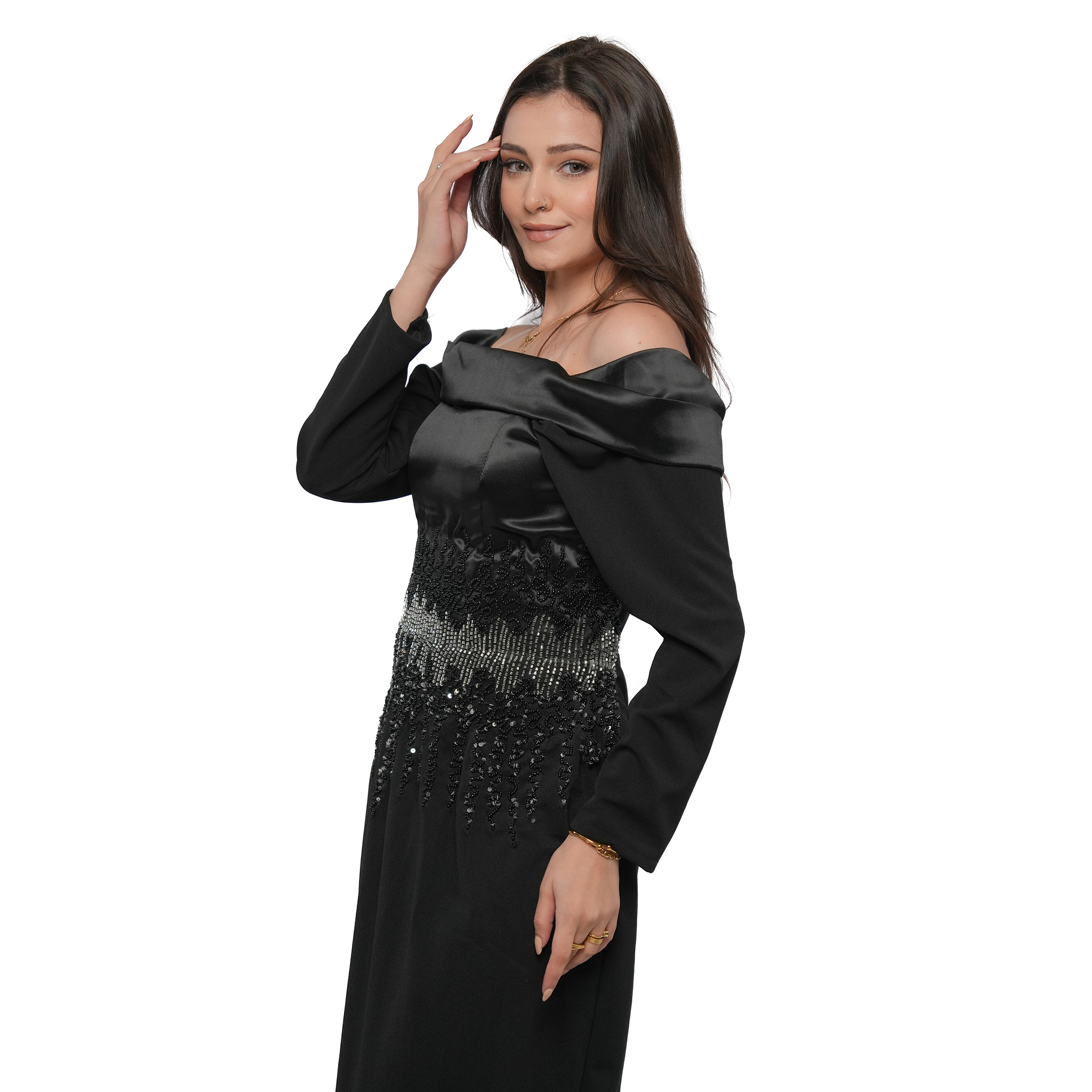  فستان سهرة كلاسيك بتطريز راقي  