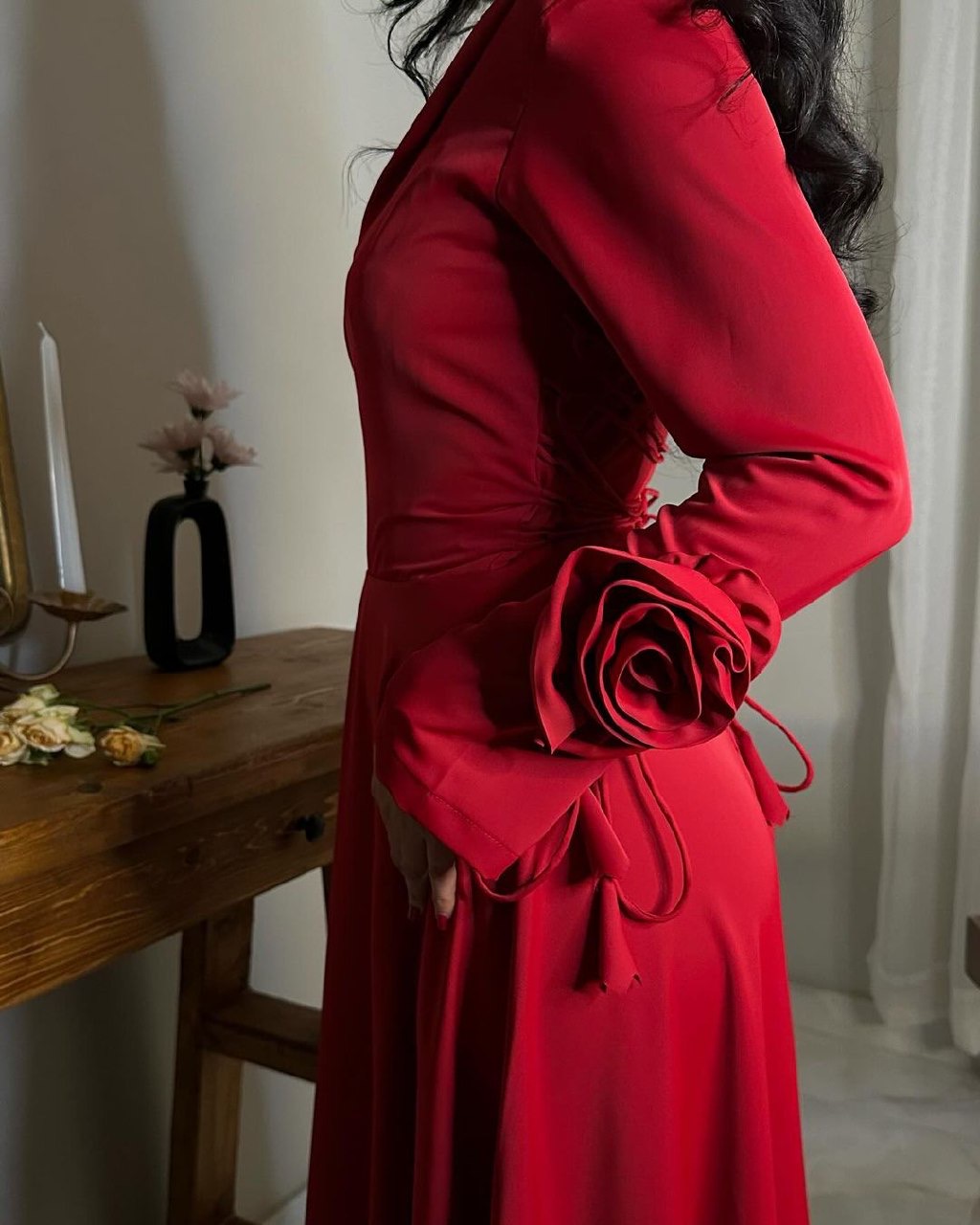  فستان سهرة باربي احمر اكمام طويلة  