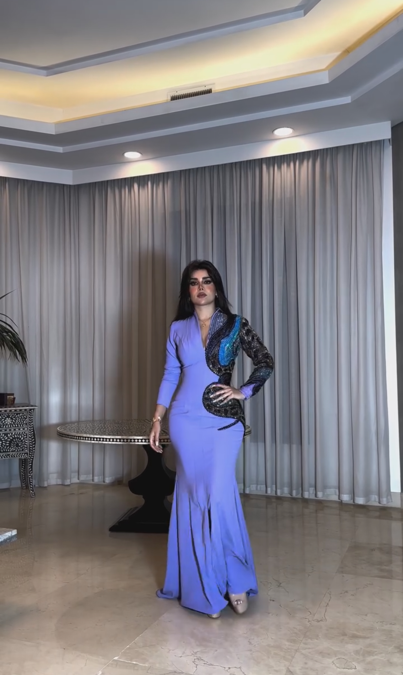 فستان سهرة  كريب استرتش فصوص ملونة 