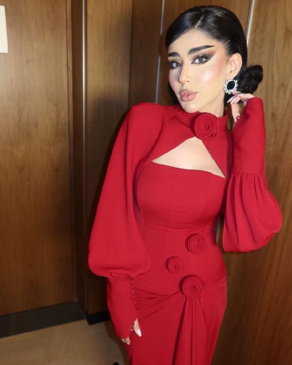  فستان سهرة ناعم احمر باربي ورد  