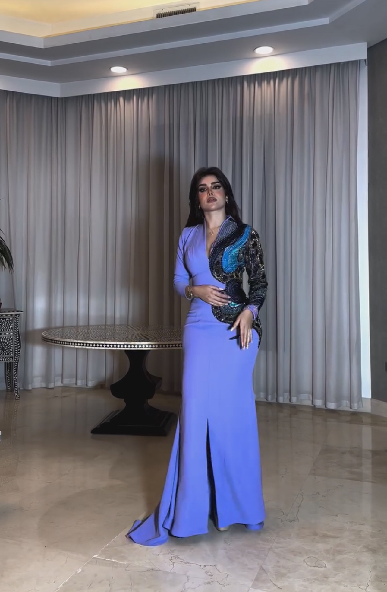  فستان سهرة  كريب استرتش فصوص ملونة 
