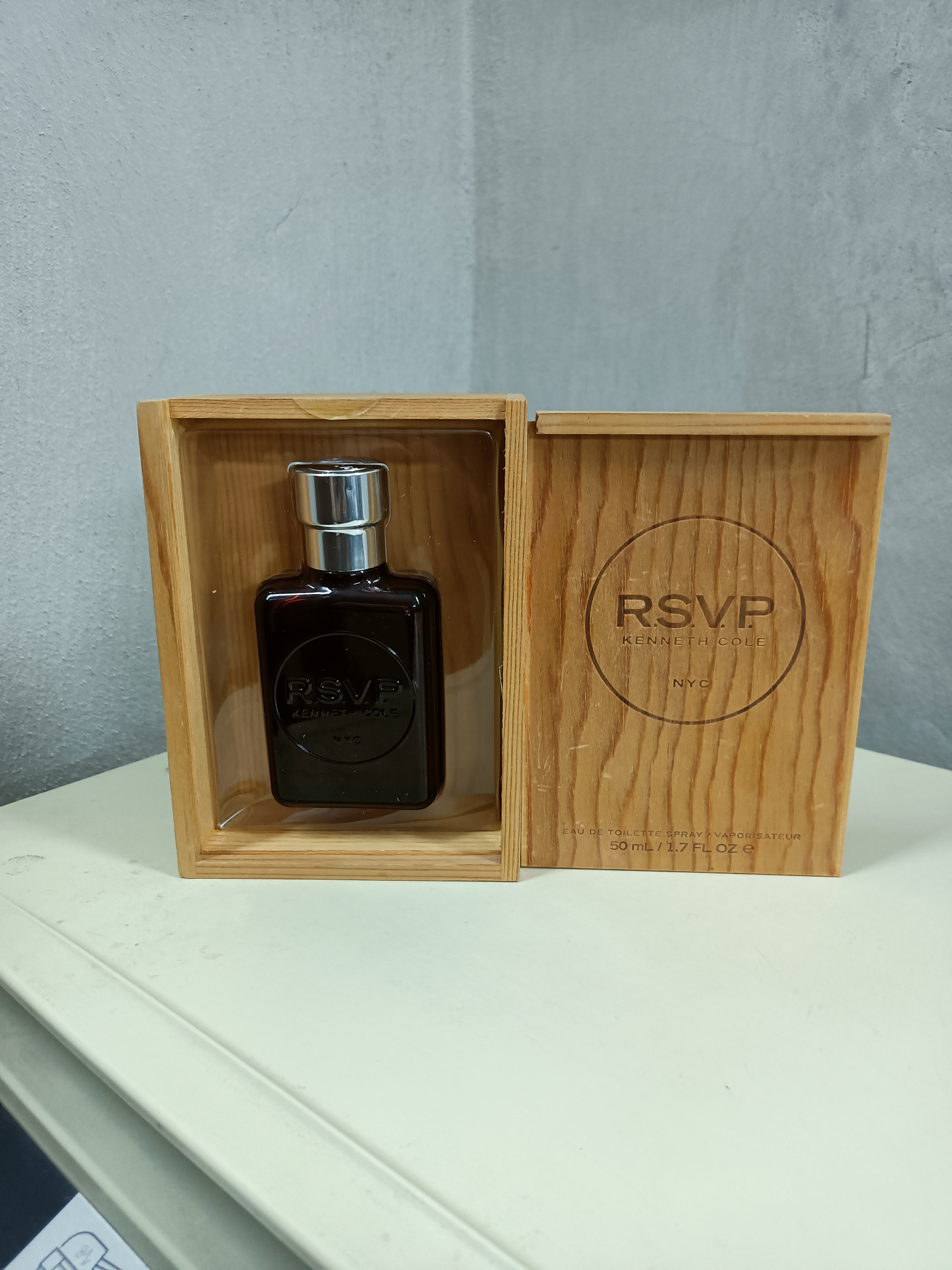 R.S.V.P. Kenneth Cole men edt 50 ml wooden box