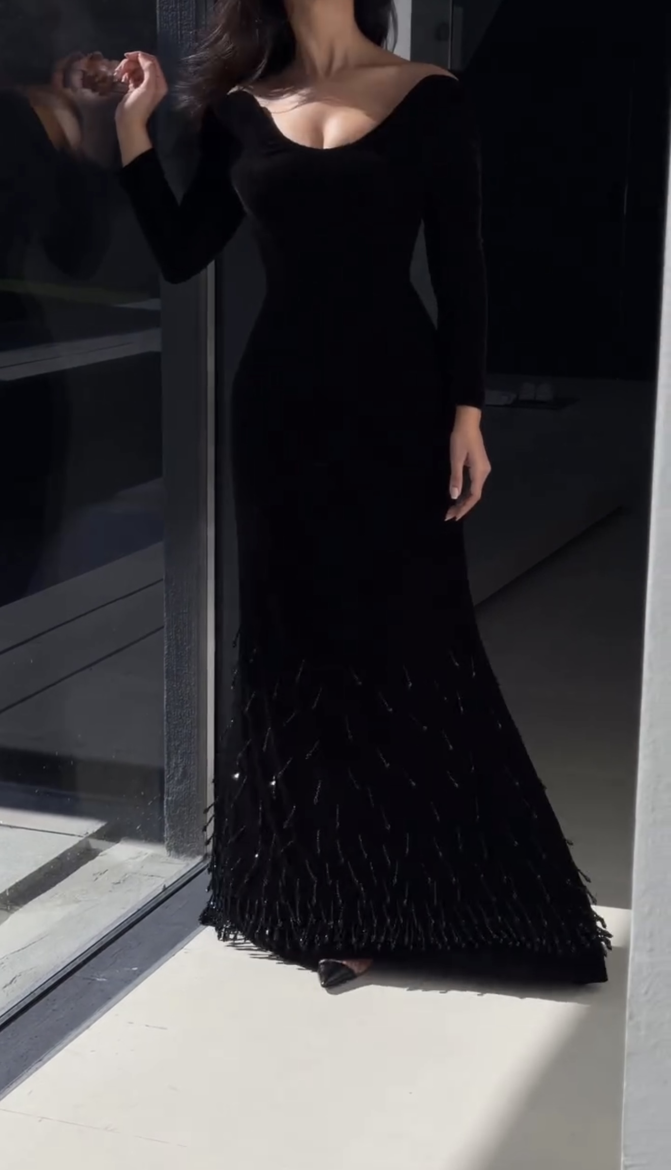 فستان سهرة شتوي مطرز فخم