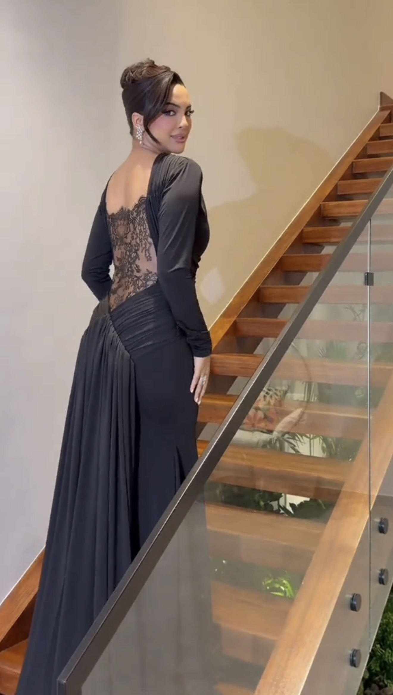 فستان اسود سهره راقي