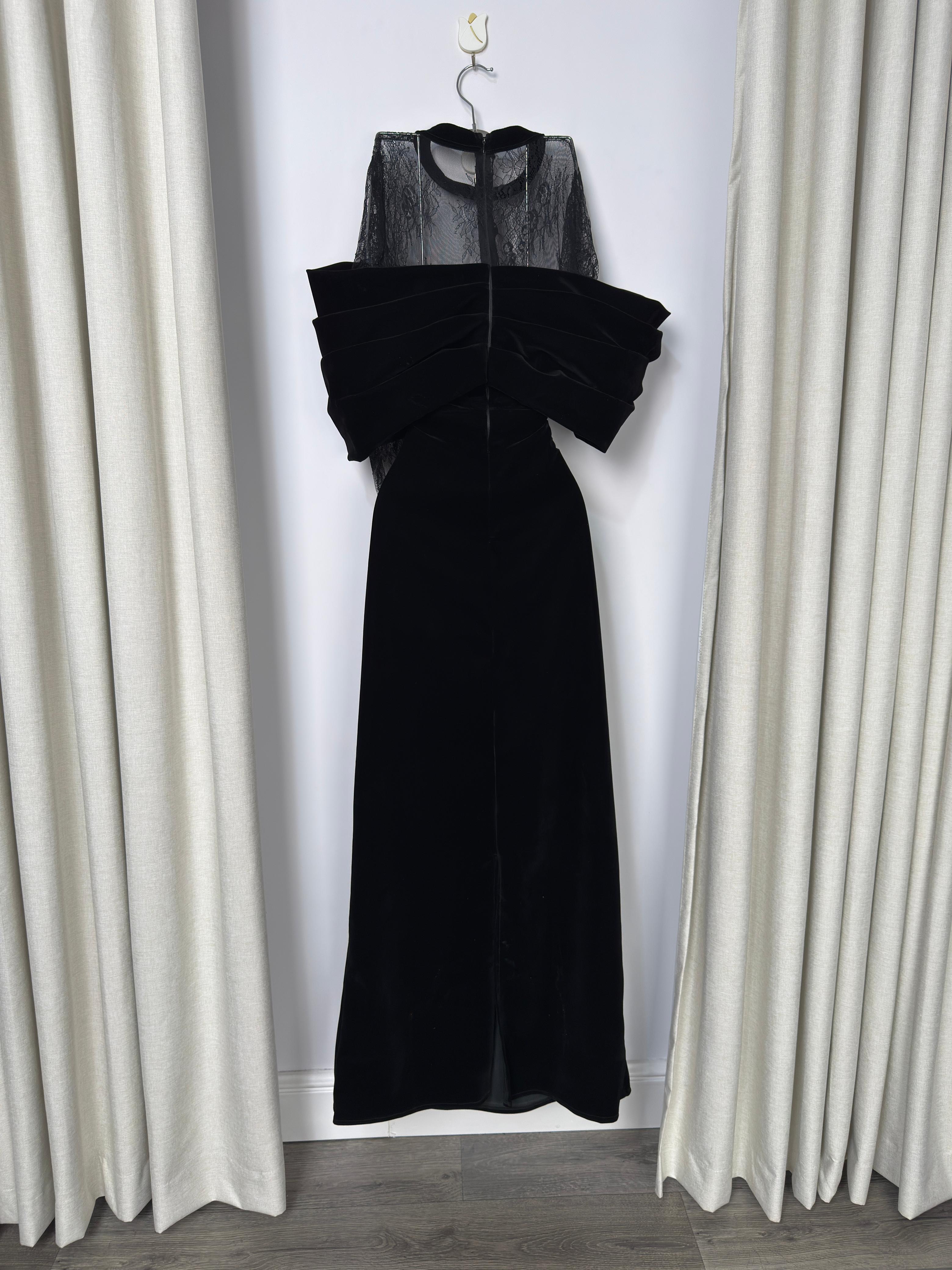 فستان شتوي اسود يخطف الأنظار