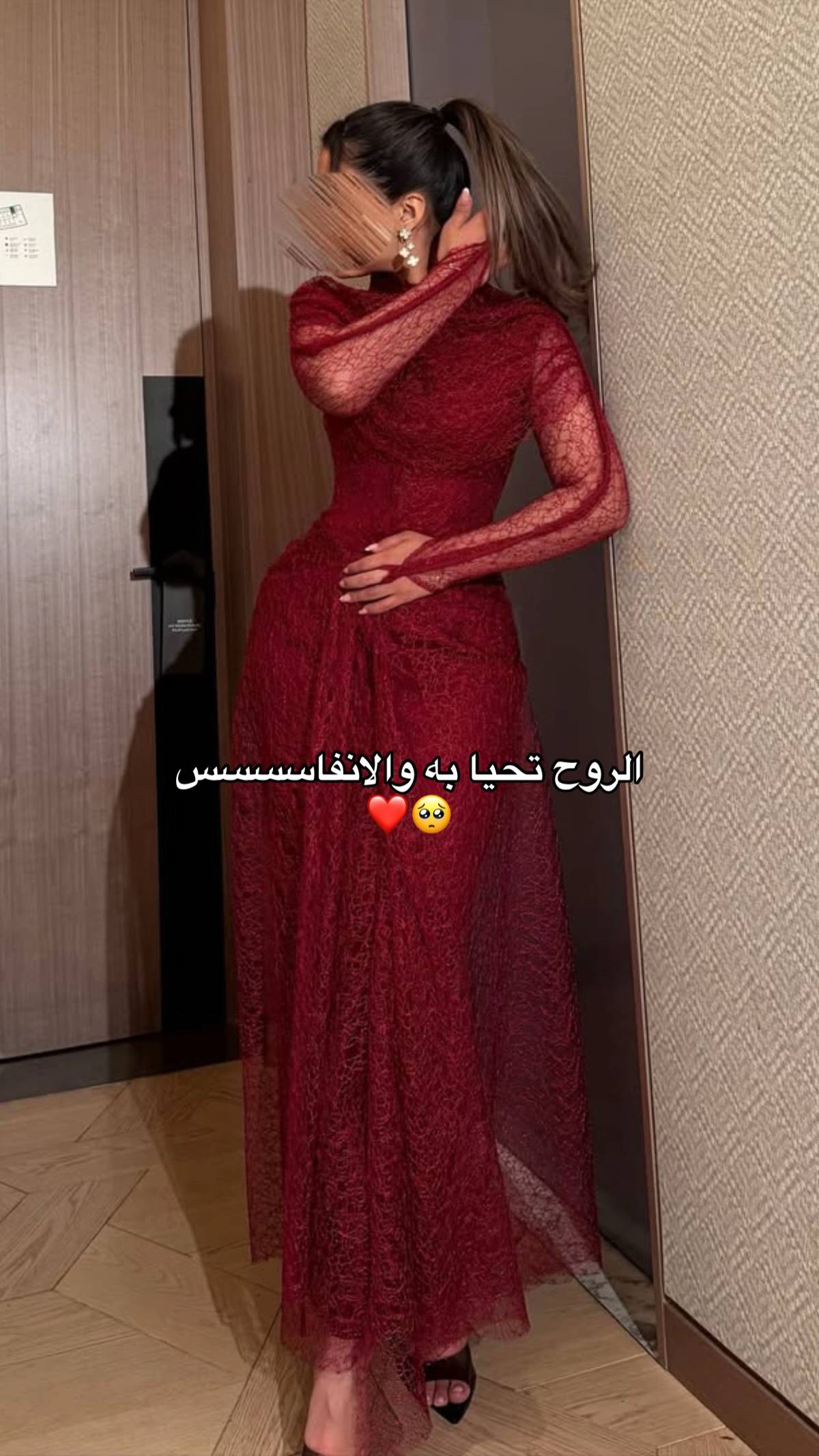 فستان دانتيل من عالم آخر 