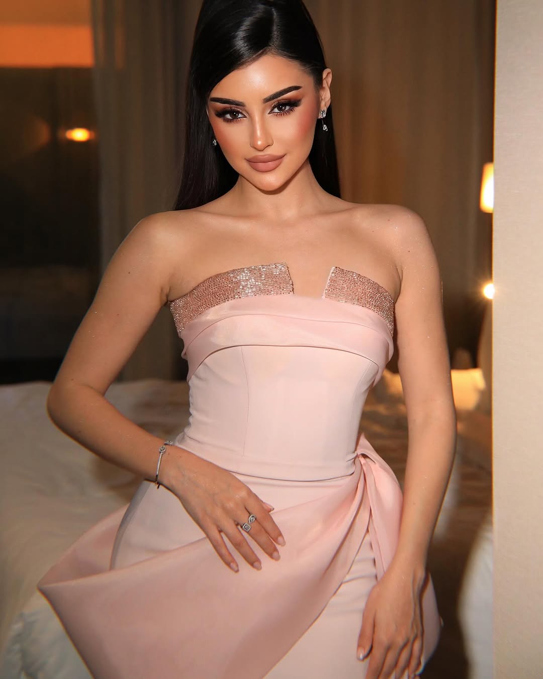 فستان سهرة،قطعه مميزه