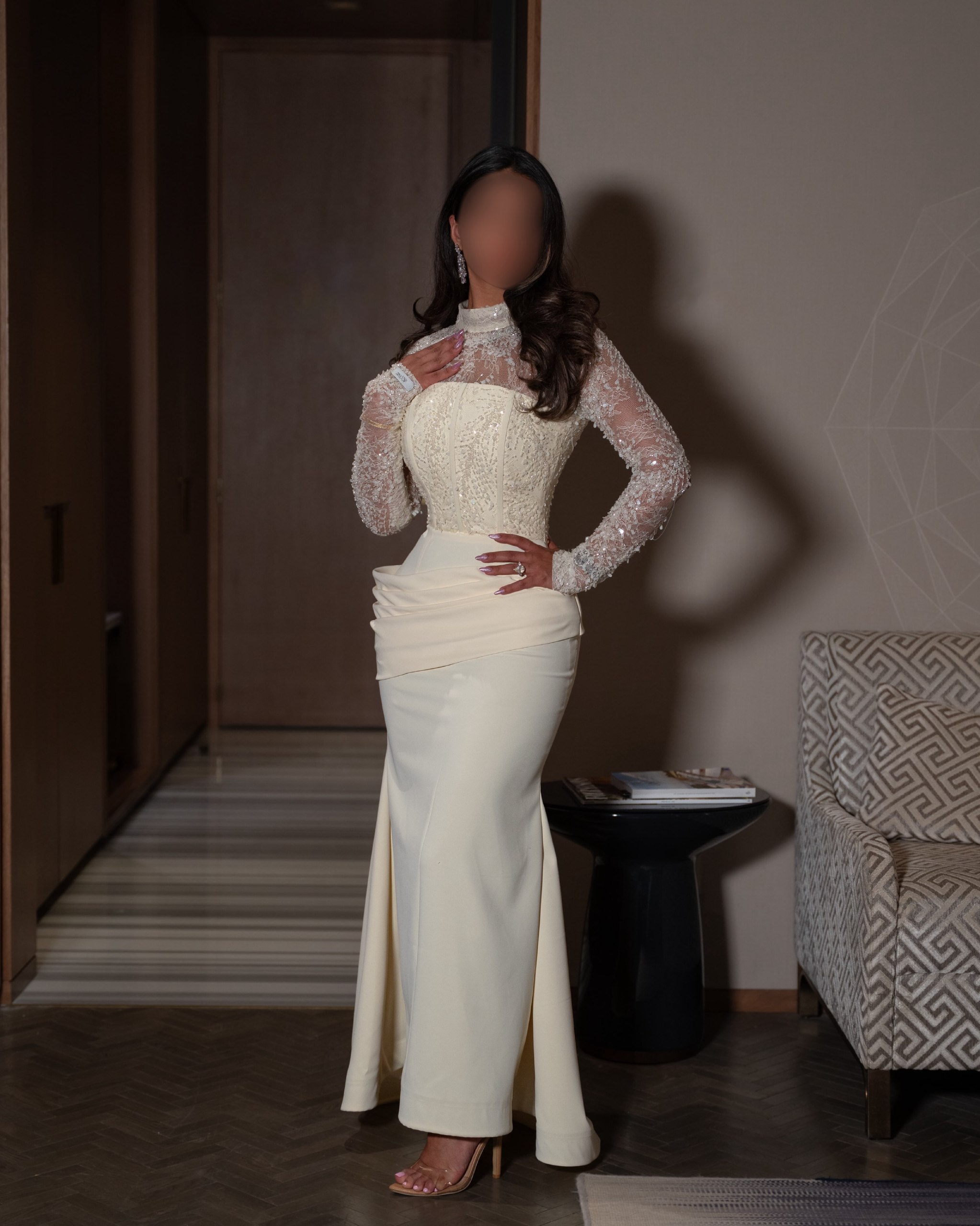 فستان مناسبات باللون الكريمي