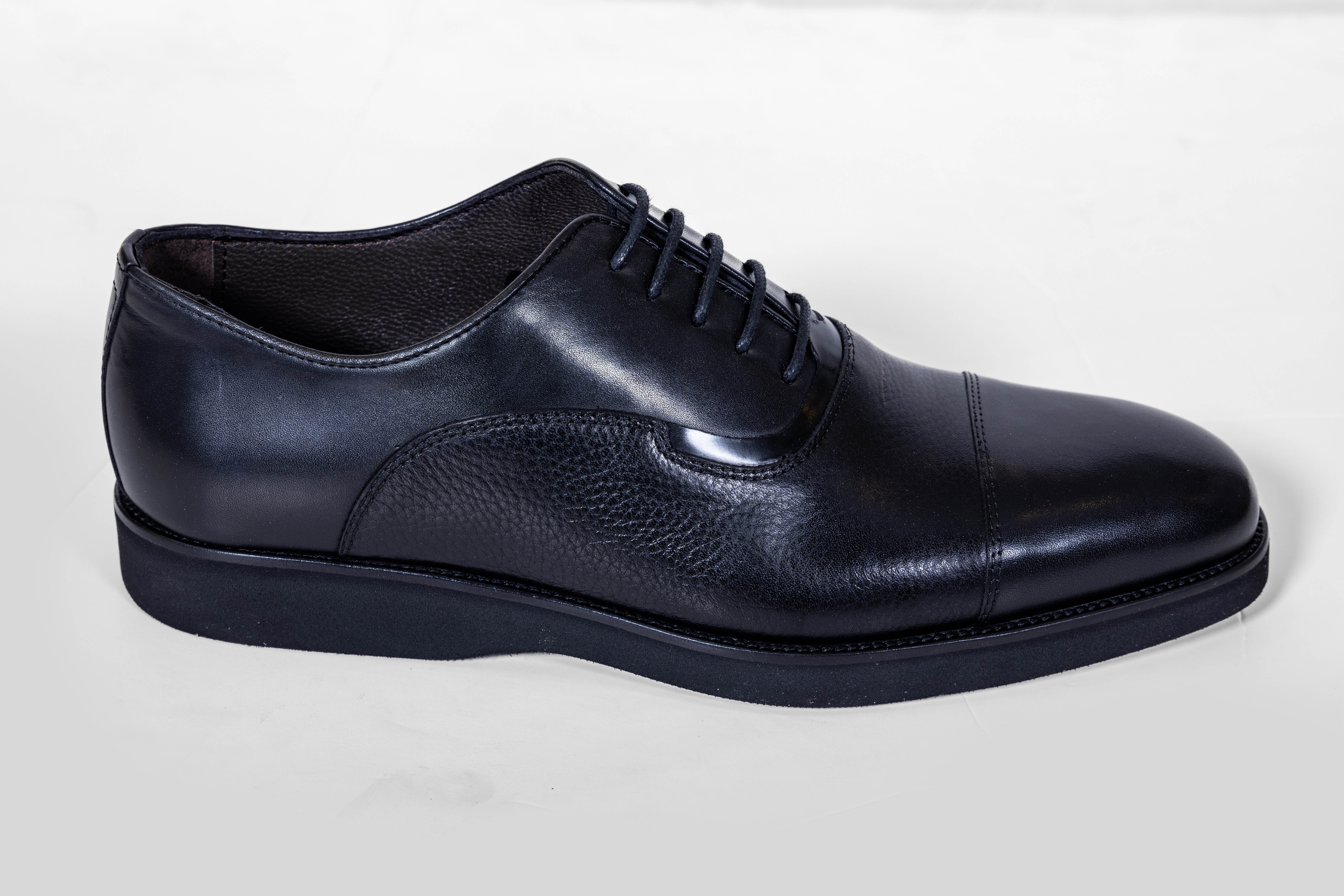 Black leather formal shoes with laces