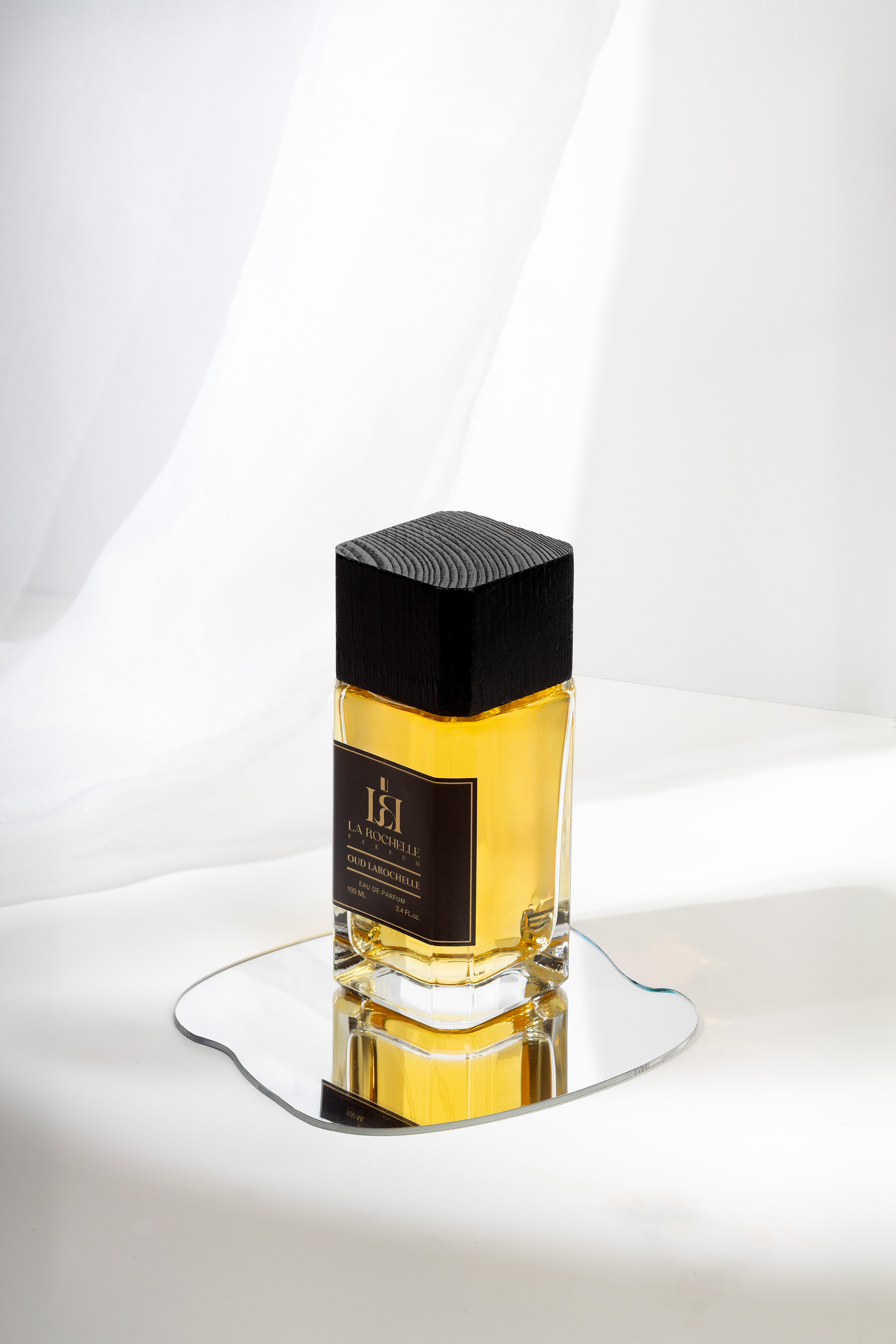 عطر OUD LAROCHELLE