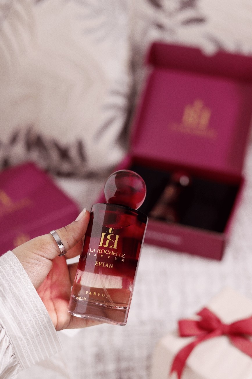 عطر EVIAN - عطور نسائية - افضل العطور - عطور لاروشيل