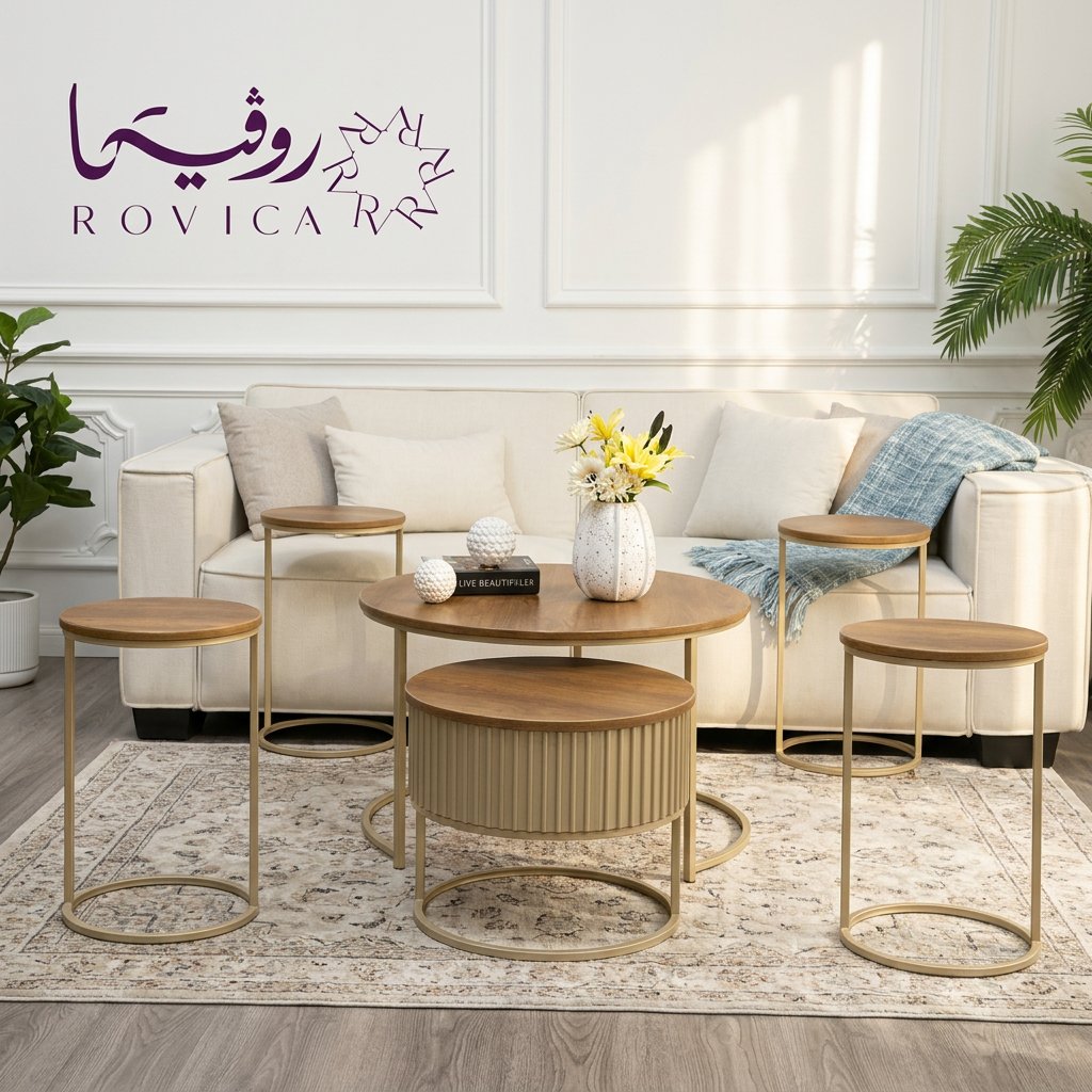 طقم طاولات بيج داخل غرفة المعيشة