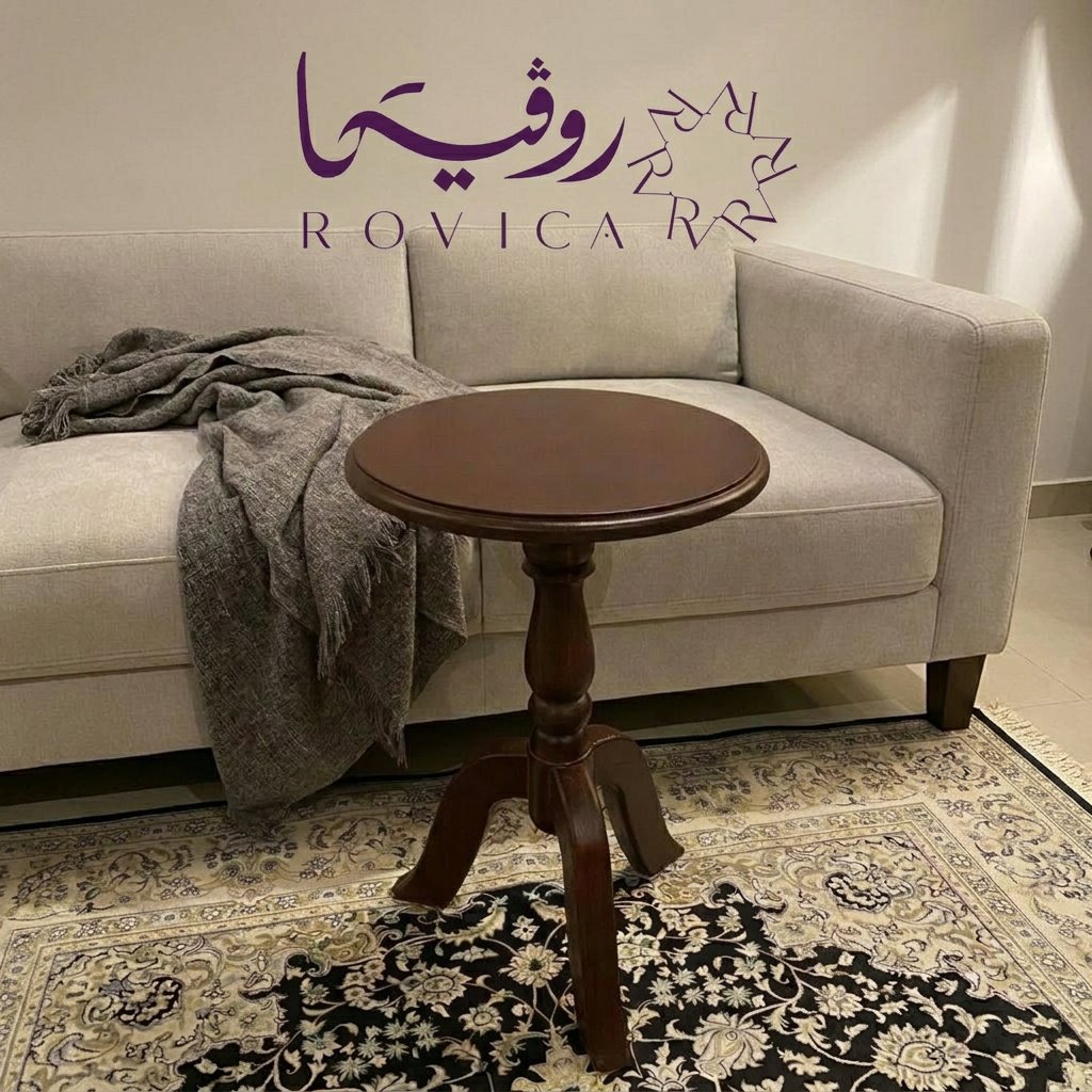 طاولة خدمة كلاسيكية داخل غرفة المعيشة