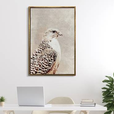 لوحة جدارية عين الصقر الملكي معلّقة في مكتيب عصرية - لوحة فنية على كانفس بإطار بتصميم صقر واقعي بريشة دقيقة بدرجات البني والبيج | Rovica