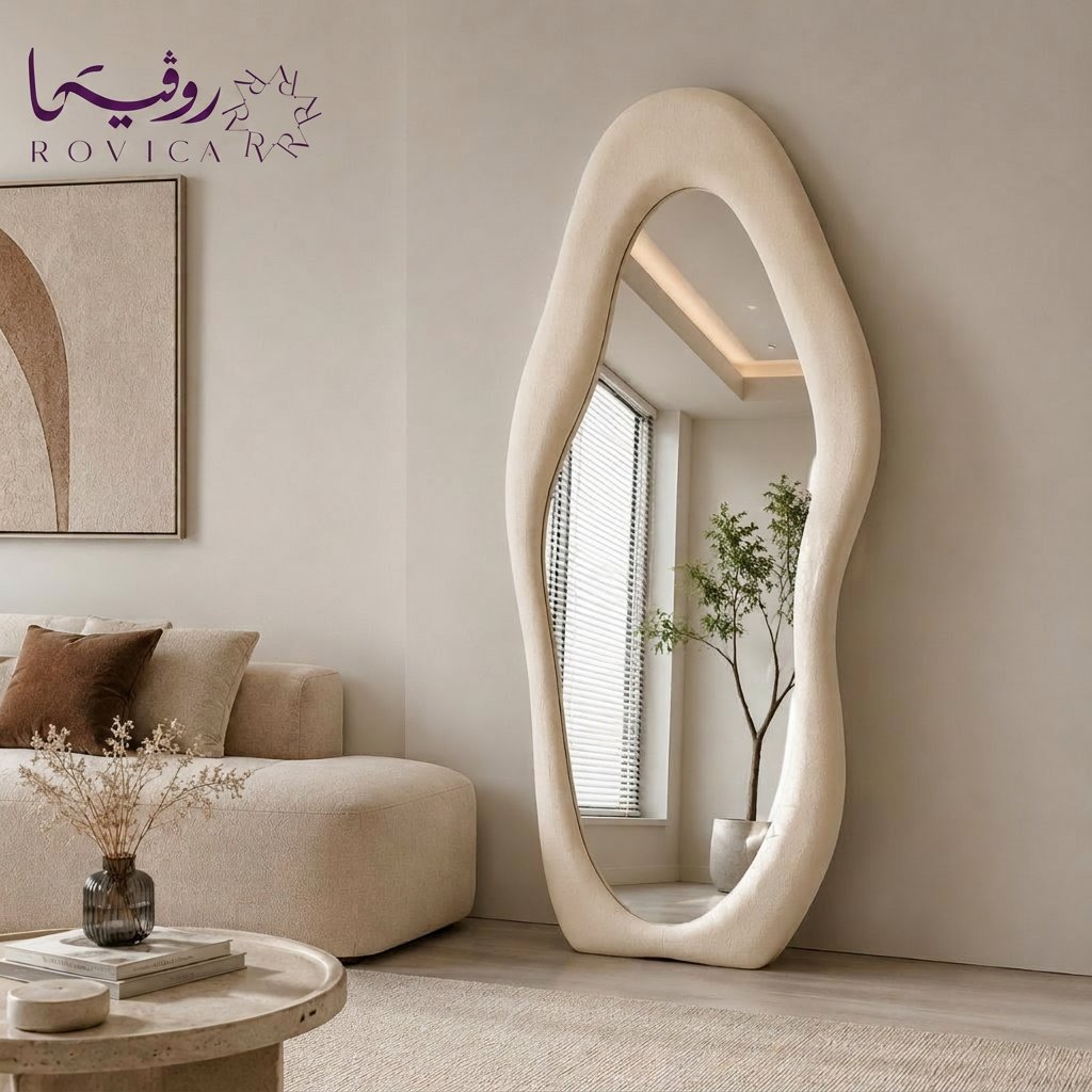 مرآة قماش بوكلية مثبتة في غرفة معيشة