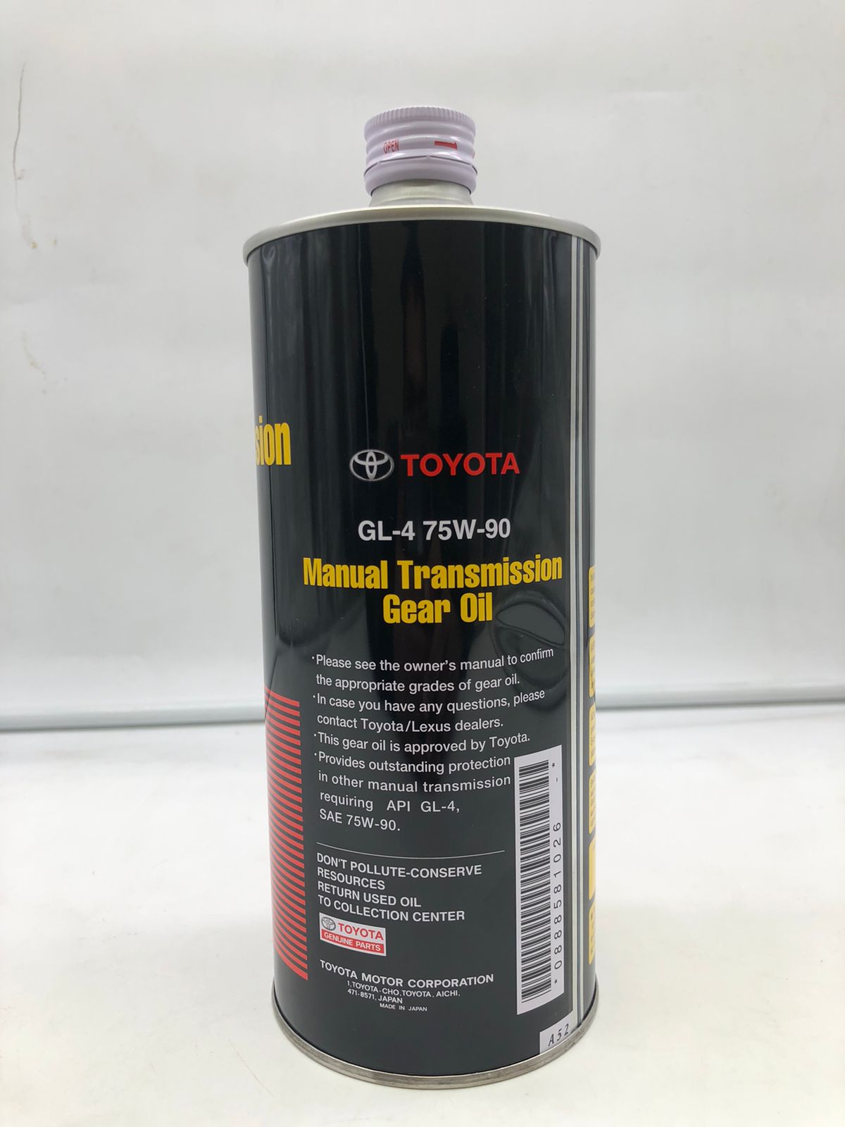 A 1-liter black tin can of genuine Toyota Manual Transmission Gear Oil SAE 75W-90 GL-4