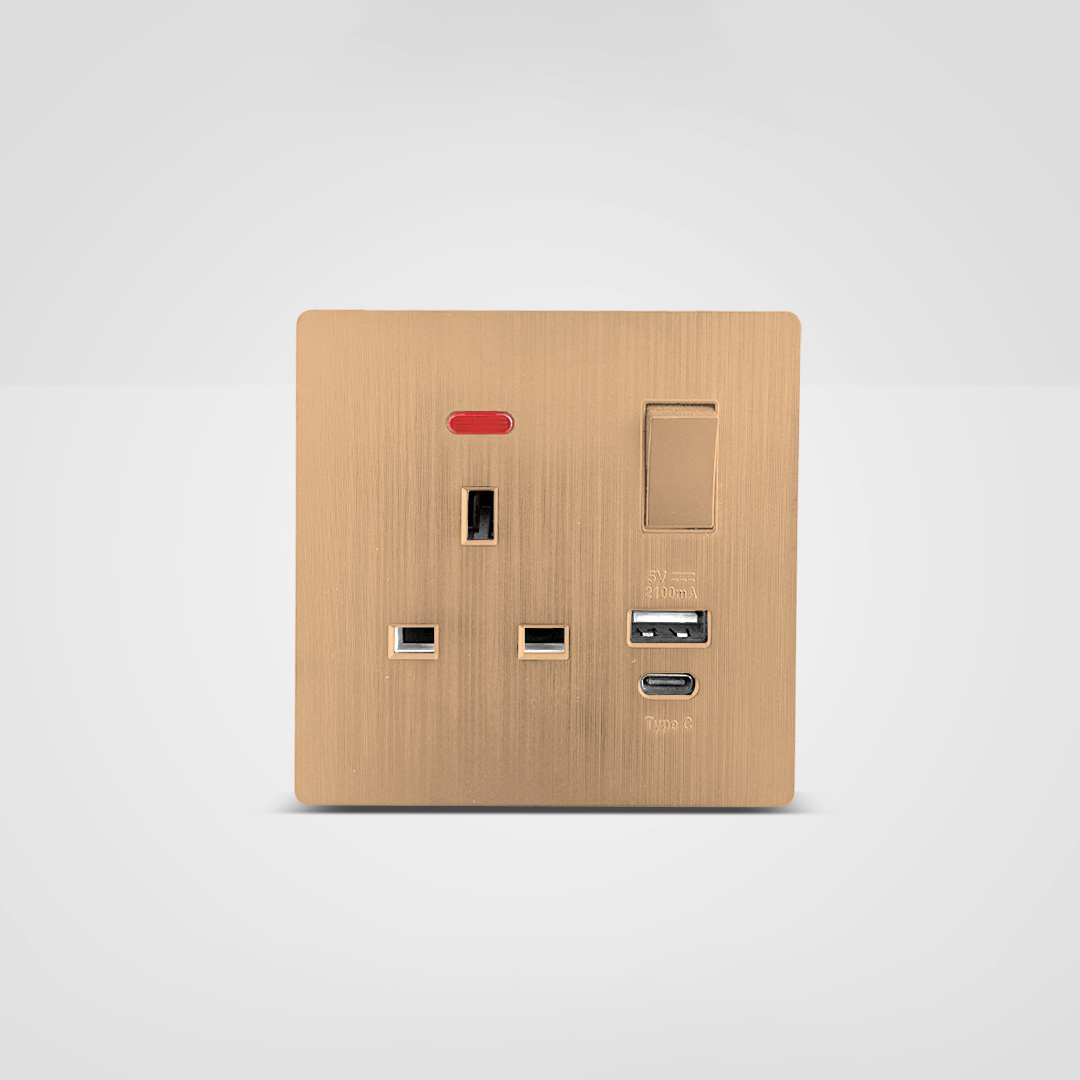  فيش كهرباء ثلاثي ثلاثي 13 امبير مع منفذ USB+Type C باللون الذهبي فيكتوري شامبين 
