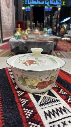 بادية بغطاء وردة