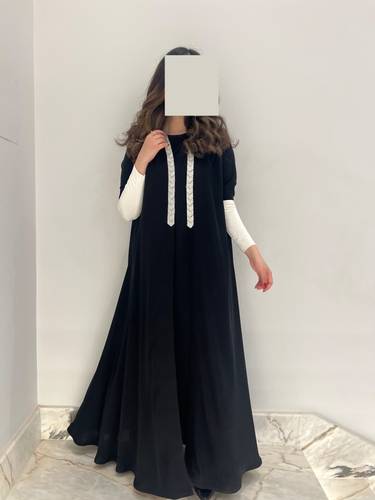 عباية أسود كلفة أوف وايت أكمام ستريتش أوف وايت