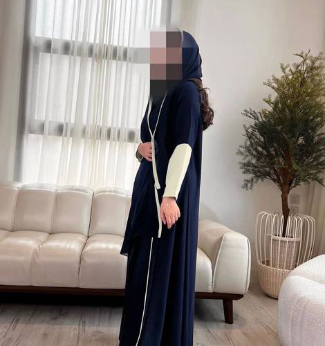 عباية كحلي قماش كريب أكمام فستقي