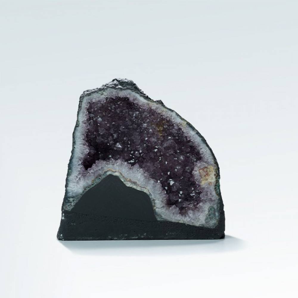 اماتيست (CRYSTALS OF THE WORMB)