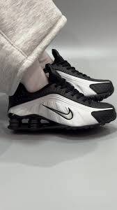  Nike سنيكر 'شوكس R4